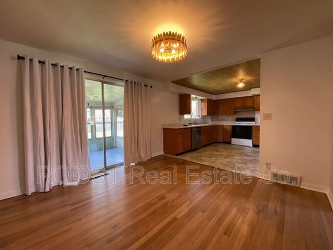Building Photo - 432 Cookston Ave