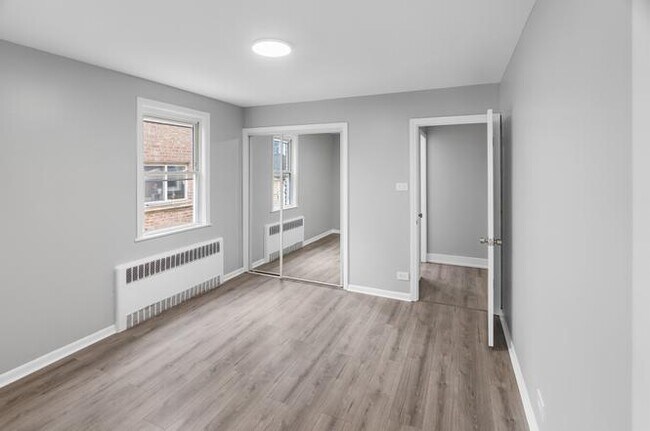 Building Photo - 2823 W Balmoral Ave