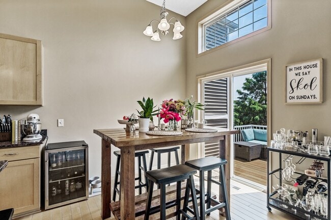 Building Photo - Spacious 3-Bedroom Townhome in Prime Savage/Prior Lake Location