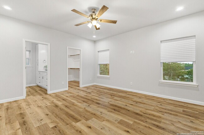 Building Photo - Charming 3-Bed Custom Luxury Rental with 2.5 Baths near Downtown San Antonio – 1668 Sq Ft of Comf...