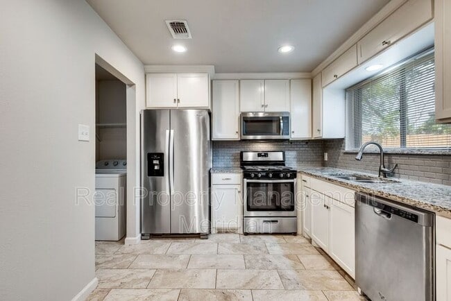 Building Photo - 2207 Spanish Trail