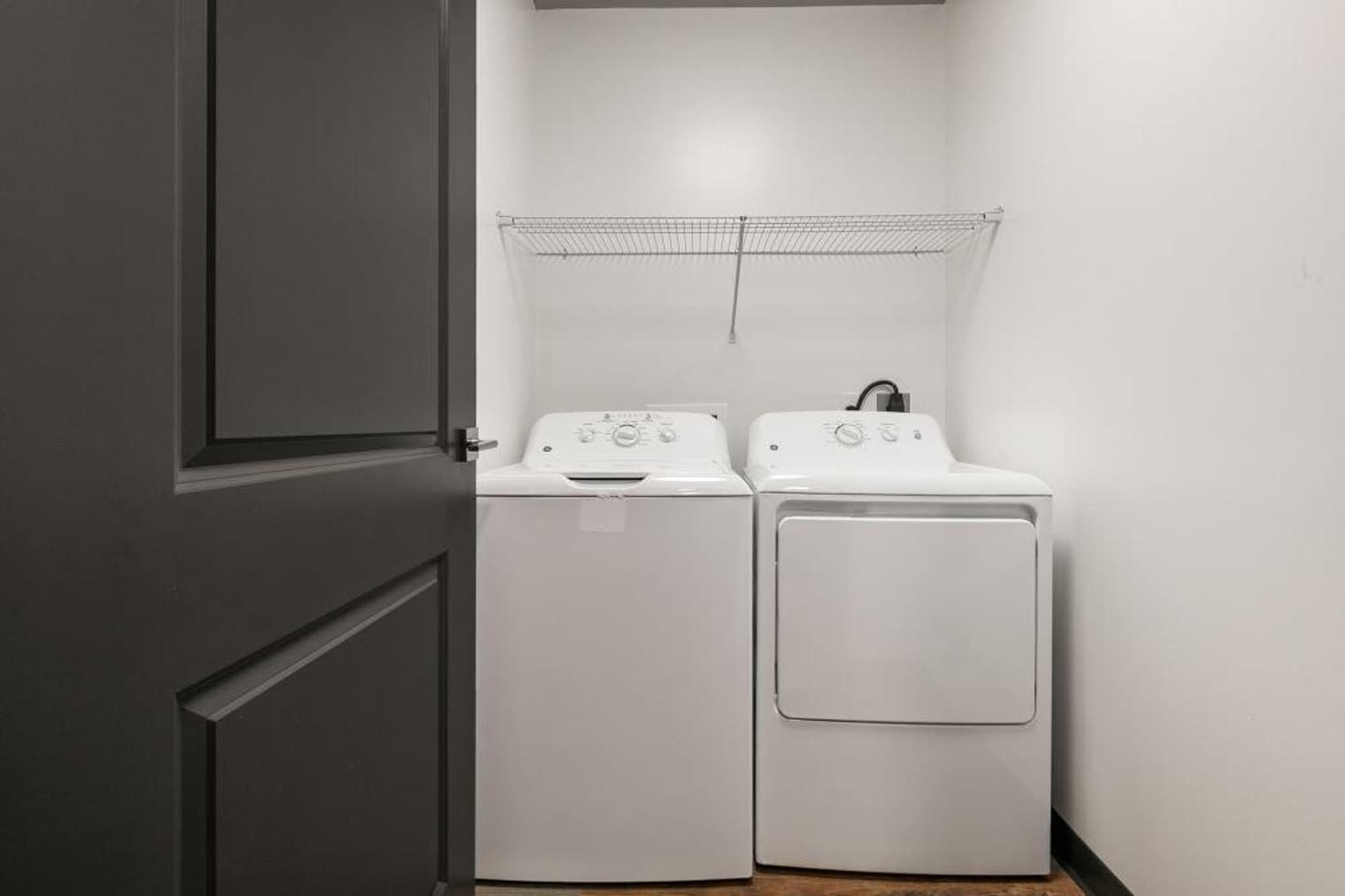 Building Photo - 611 Commerce St