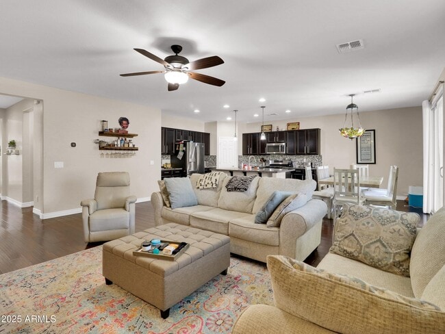 Building Photo - 1866 E Ravenswood Dr