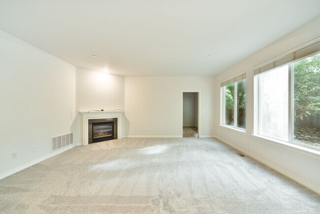 Building Photo - Nice 5 Bed / 2.5 bath house for rent in Kenmore.