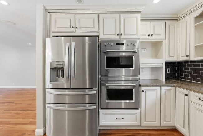 Building Photo - Exceptional Home in the Back of the Valley, Pacifica