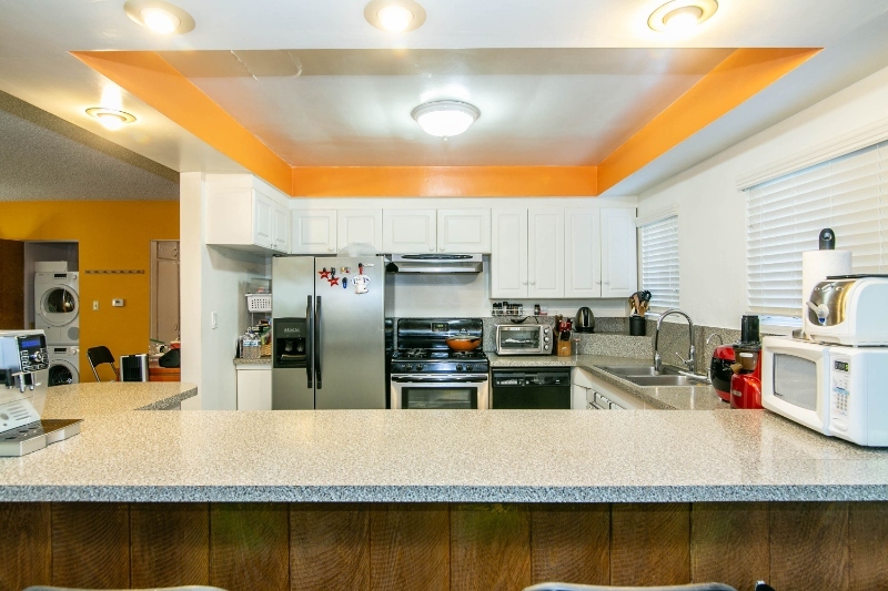Building Photo - 446 S St Andrews Pl