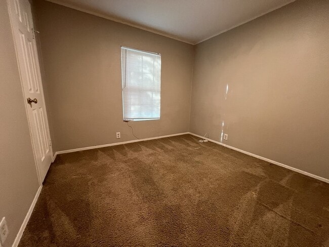 Building Photo - 2511 Kavasar Dr