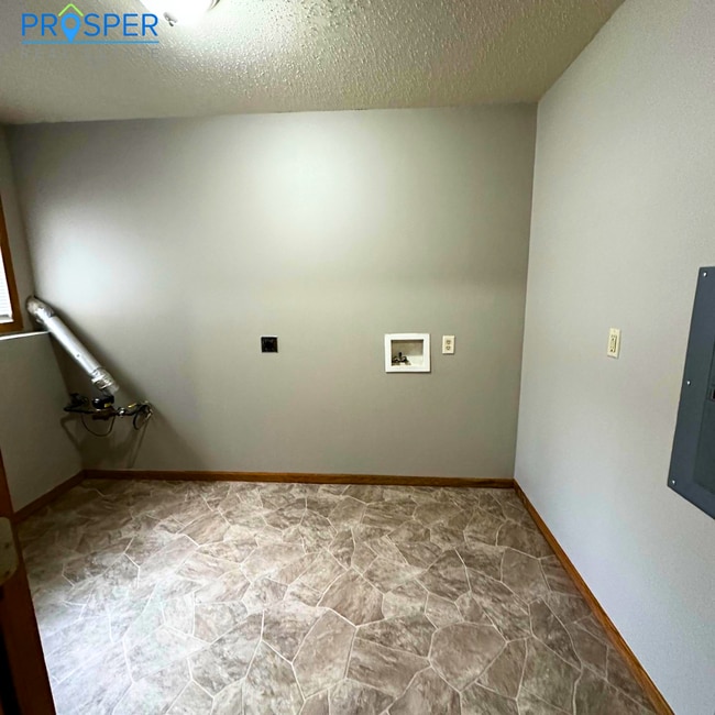 Building Photo - 862 Kari Dr