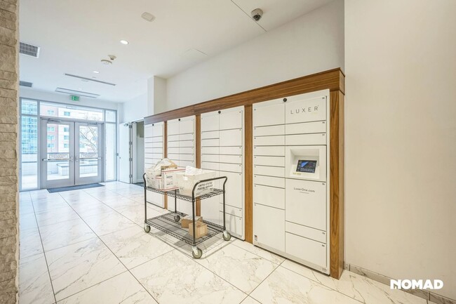 Building Photo - Best Value Luxe One Bedroom Downtown