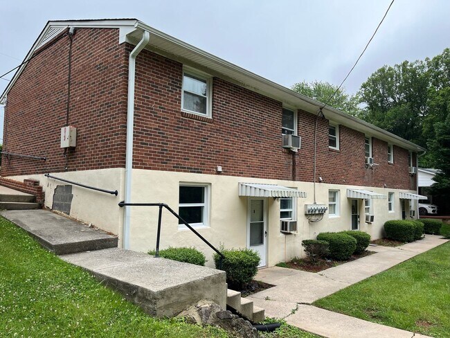 Building Photo - Briskwood Apartments