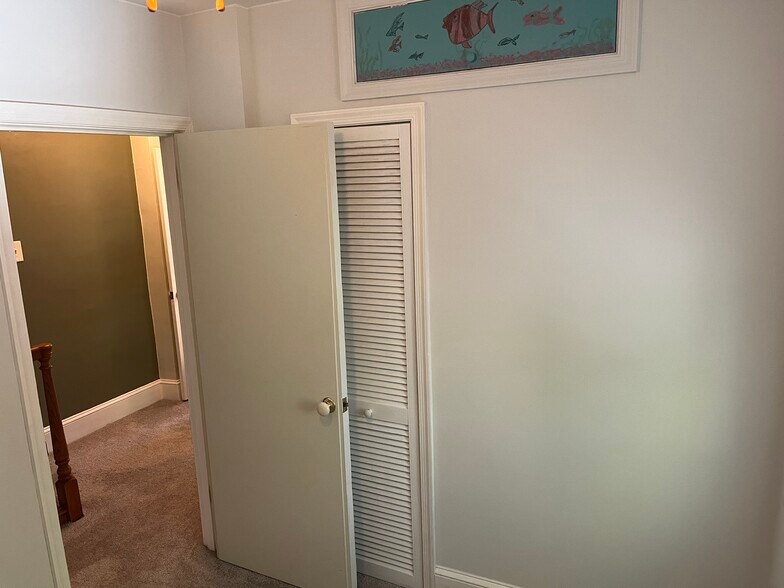 Building Photo - 136 N Green St