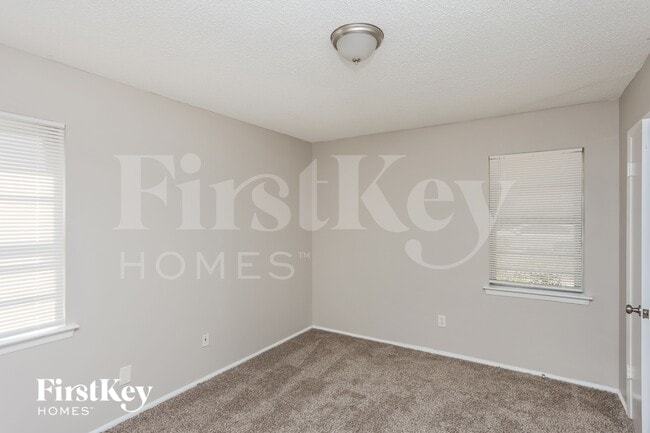 Building Photo - 604 Stonewall Dr