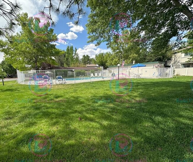 Building Photo - 1/2 Month Free! Contemporary 2-Bed Condo w...