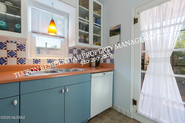 Building Photo - 3275 E Pima St