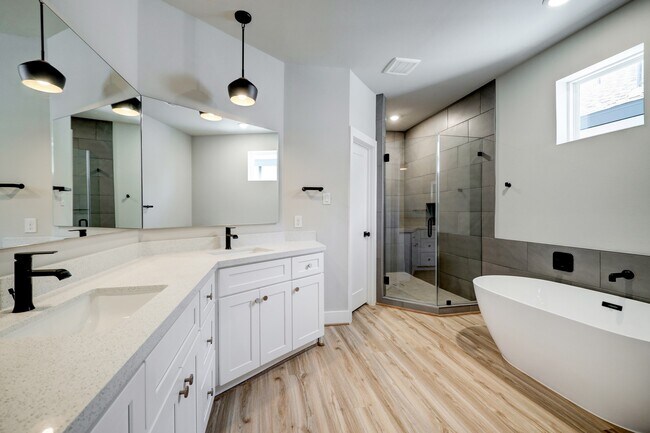 Building Photo - 5816 Francis Oak Ln