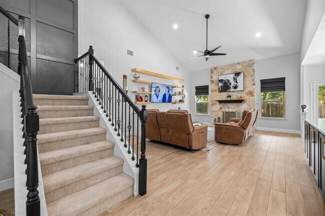 Building Photo - 208 Arrezo Ln