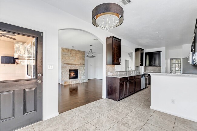 Building Photo - 16942 Lake Willowby Ln