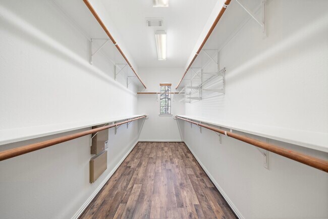 Building Photo - 19335 Lincoln Heights Ln