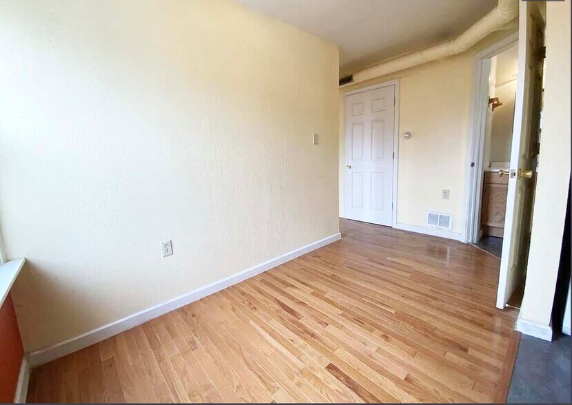 Building Photo - 221 Sterrett St