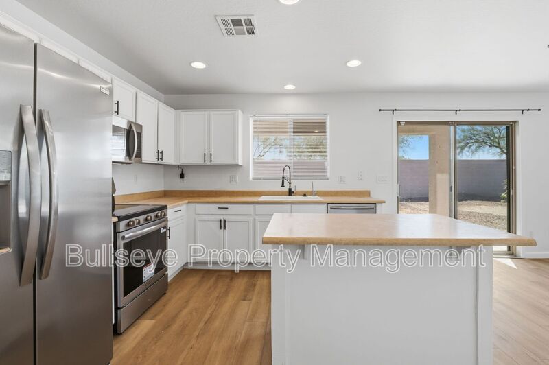 Building Photo - 27513 N 63rd Dr