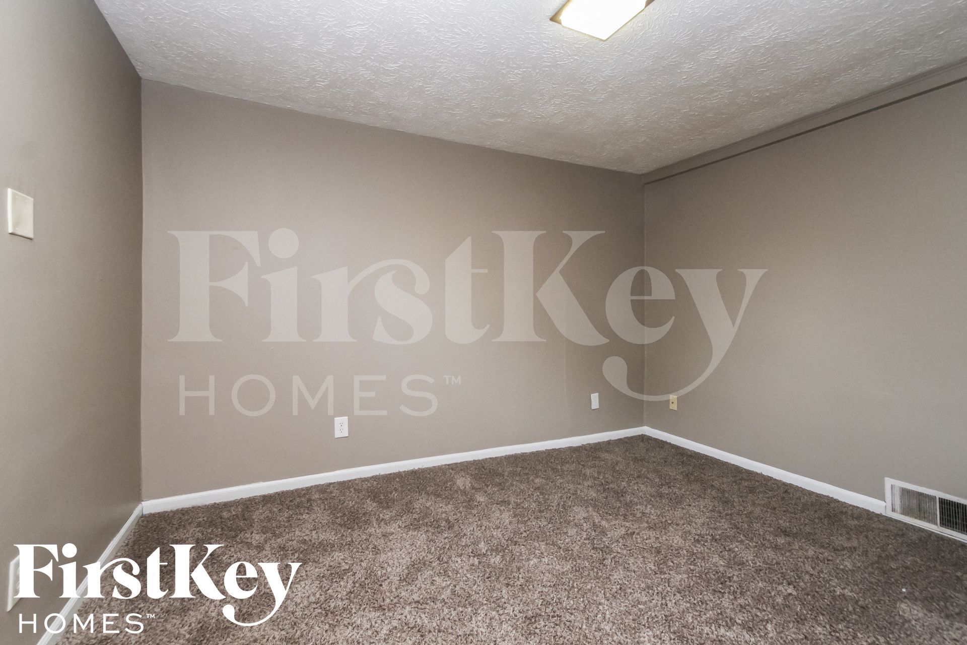 Building Photo - 376 Ticen St