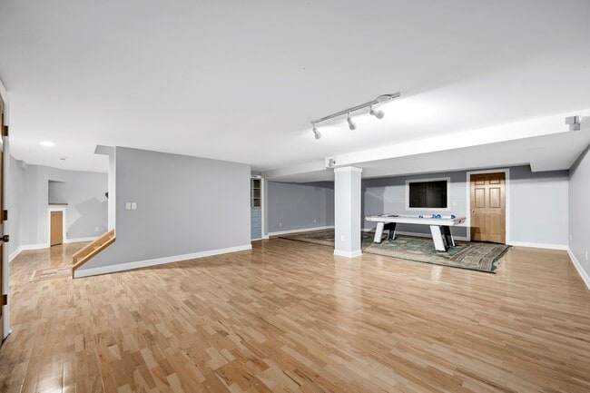 Building Photo - 721 38th St