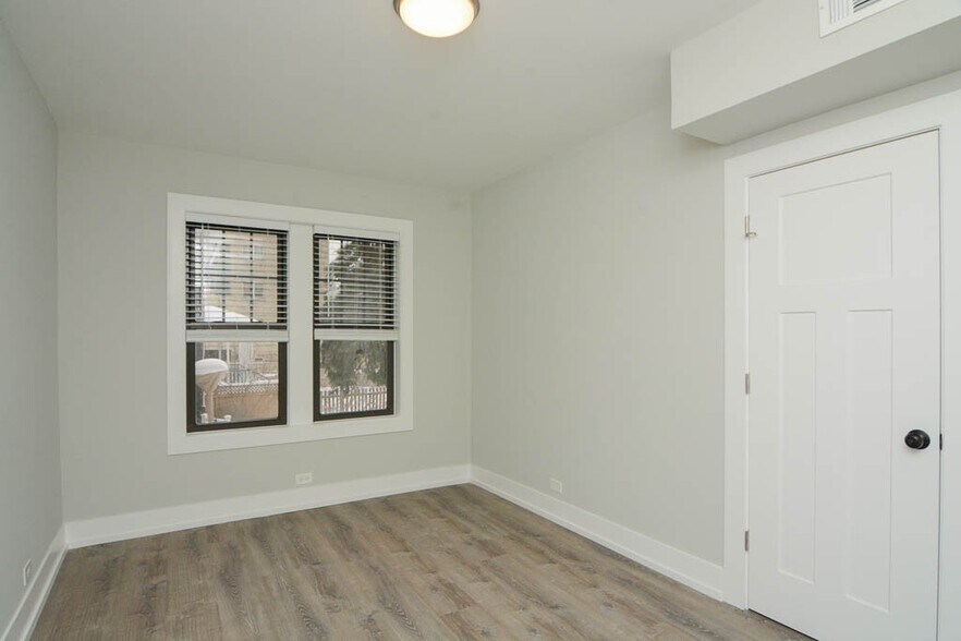 Building Photo - 1131 Maple Ave