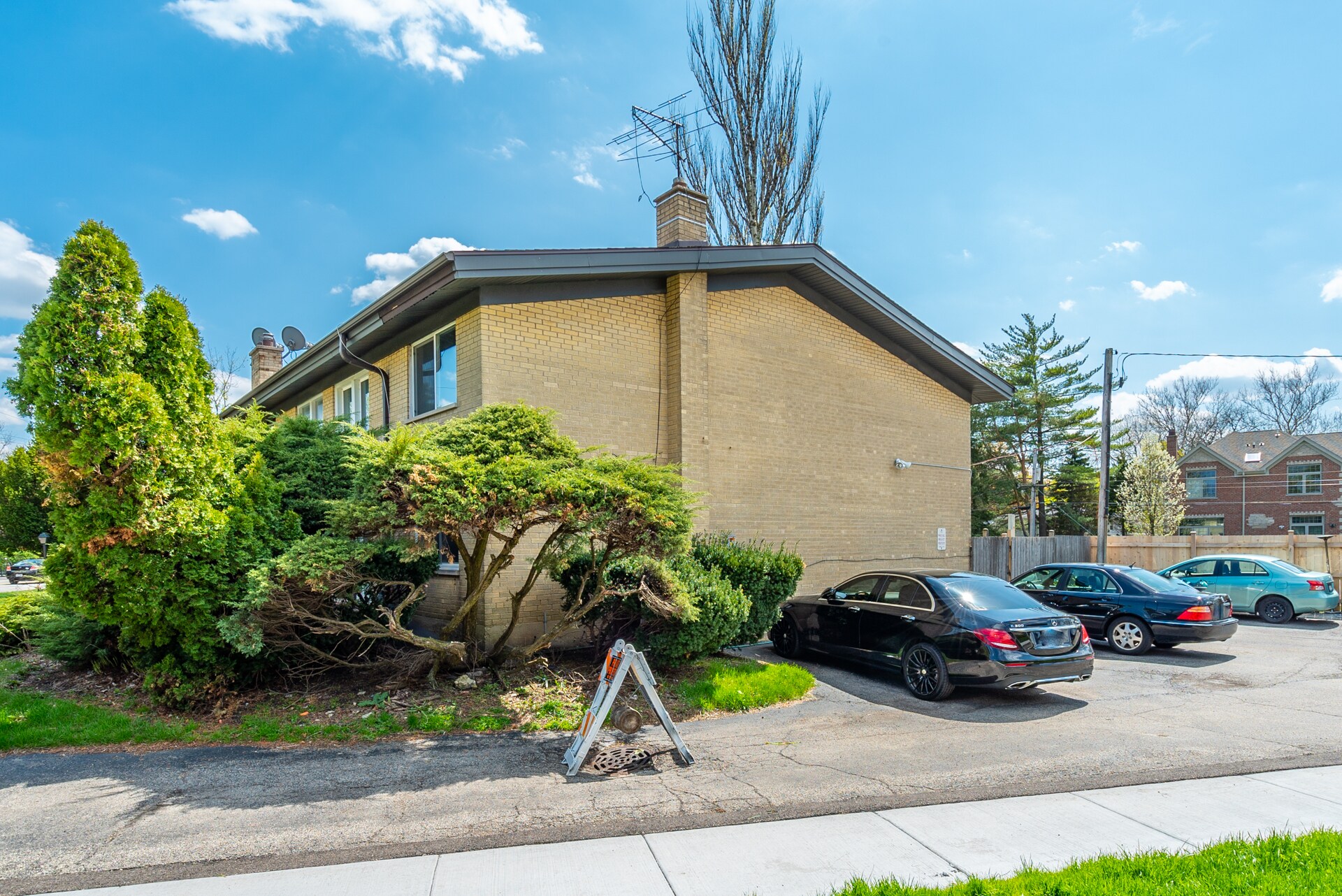 Building Photo - 731 Hibbard Rd