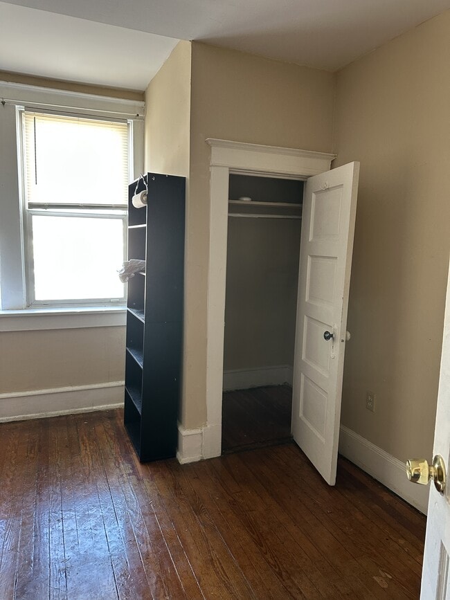 Building Photo - 1810 Newton St NW