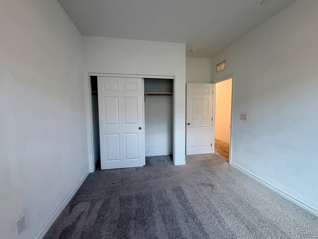 Building Photo - GATED 3 BED 2.5 BATH TOWNHOME WITH 2-CAR GARAGE, COVERED PATIO & COMMUNITY POOL
