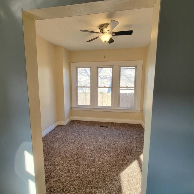 Building Photo - 221 S Highland Ave