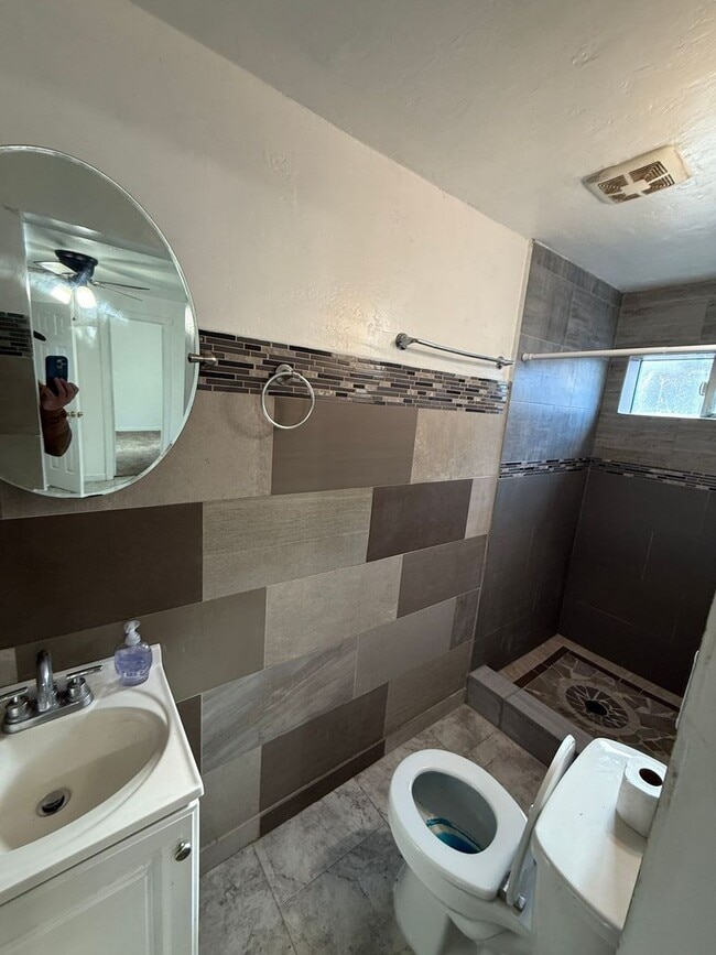 Building Photo - MOVE IN SPECIAL-2 Bedroom / 1 Bathroom Apartment in Madras Oregon