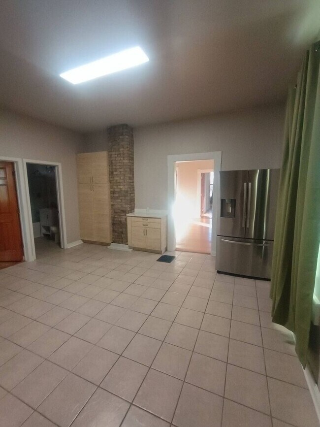 Building Photo - 2035-2037 N Buffum St