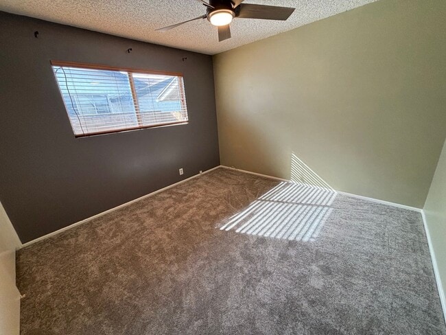 Building Photo - 3 bedroom home in Lakewood available now