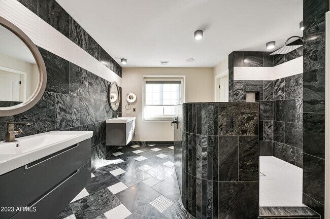 Building Photo - 3853 E Sabra Ln