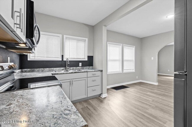 Building Photo - 1018 S 47th St