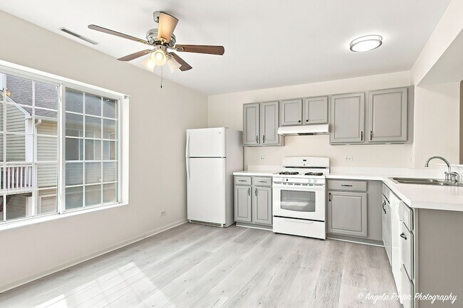 Building Photo - 259 W Whispering Oaks Ln