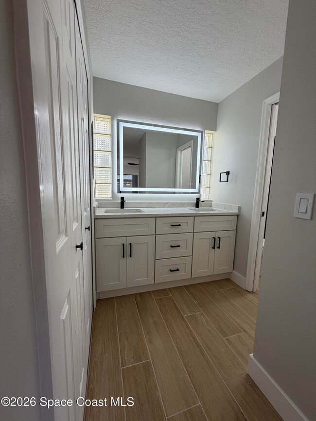 Building Photo - 845 Juniper Cir