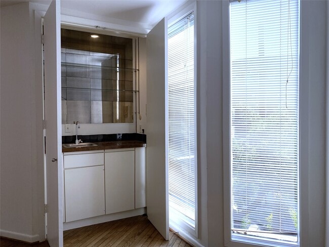 Building Photo - 5003 Yoakum Blvd