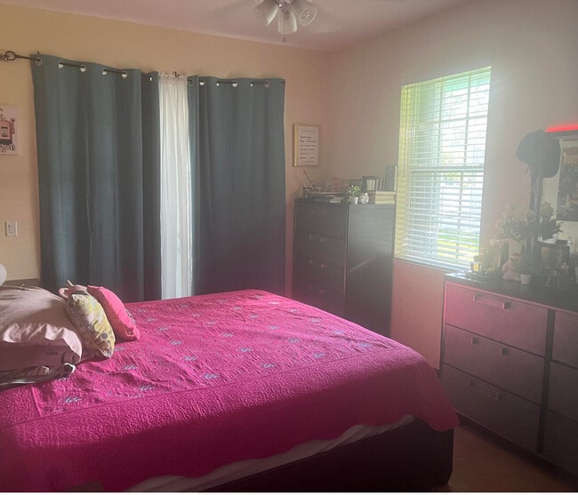 Building Photo - 4412 SW Bonney St