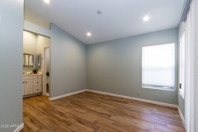 Building Photo - 3226 E Wahalla Ln