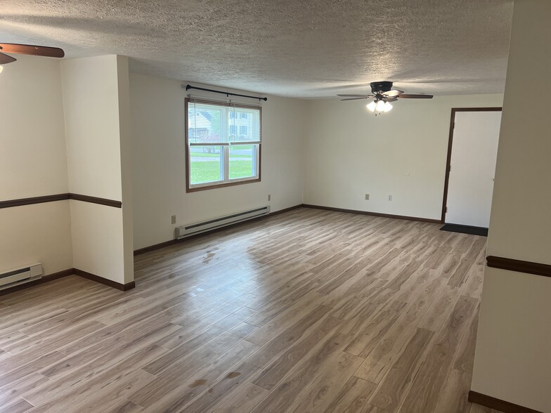 Living room - 5633 Opal St