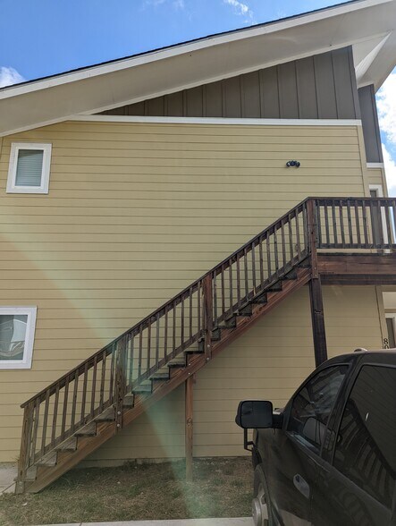 Building Photo - 801 Hallie Cv