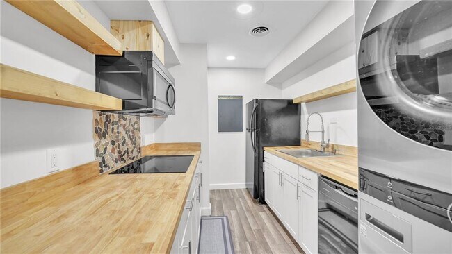 Building Photo - 501 E Bay Dr