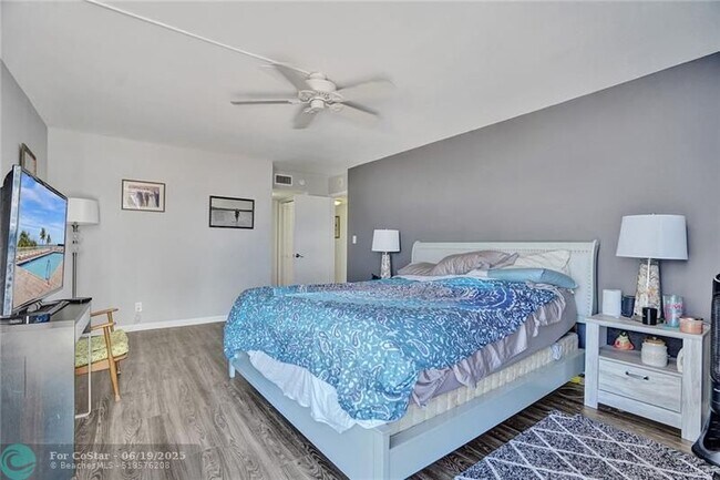 Building Photo - 1370 S Ocean Blvd