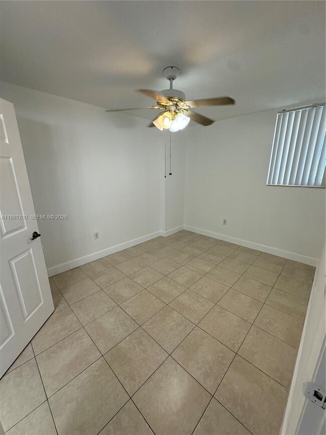 Building Photo - 814 NW 36th Ave