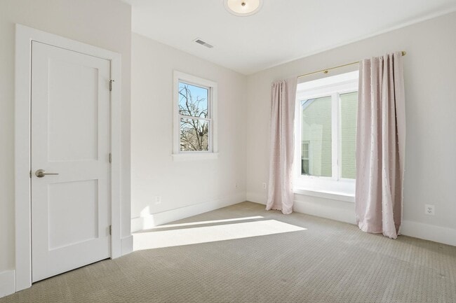 Building Photo - 1618 N Danville St