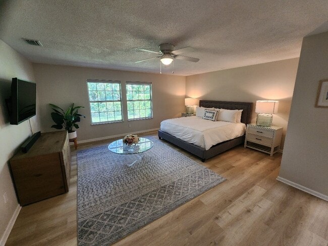 Building Photo - Gorgeous Hidden Lakes 3/2/2 Home