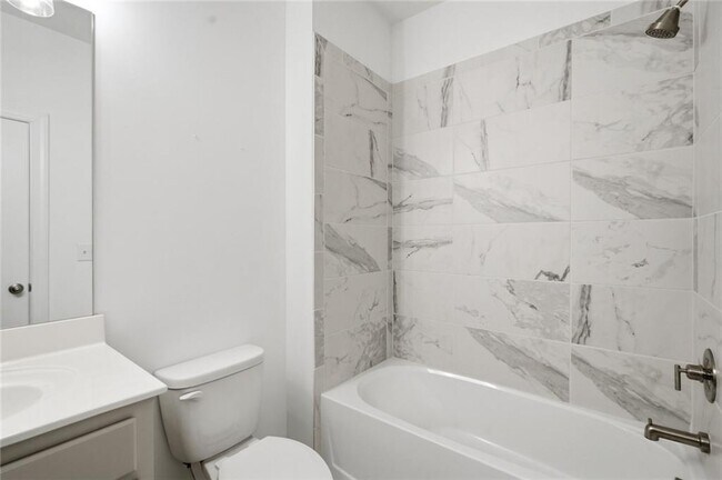 Building Photo - 2438 Figaro Dr
