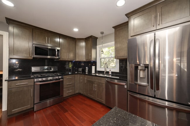 Building Photo - 8909 S 85th Ct